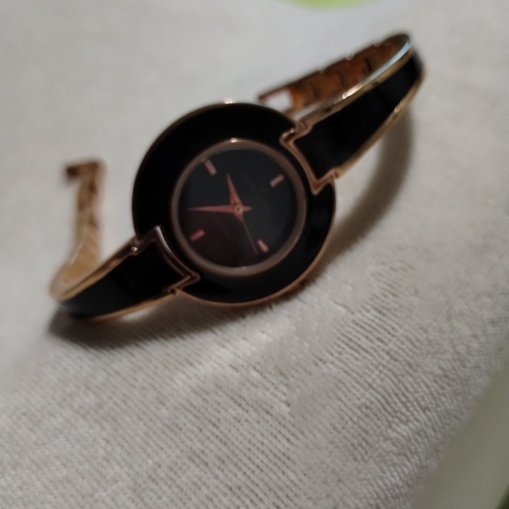 VTG Anne Klein Women's AK-1980BKGB Gold Metal Quartz Fashion Watch